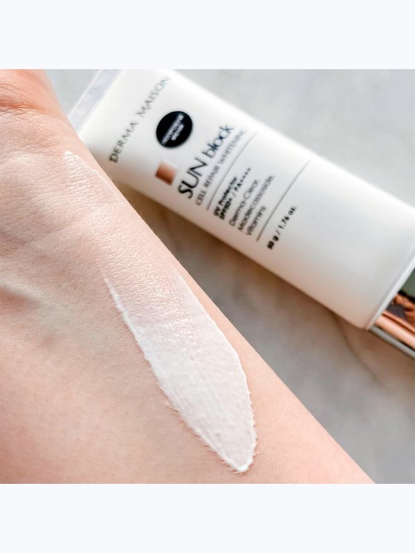 Осветляющий солнцезащитный крем Medi-Peel Derma Maison Sun Block Cell Repair Whitening SPF50+(50g)