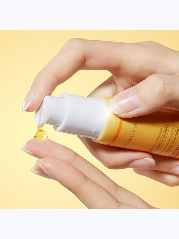 Осветляющая сыворотка для глаз с койевой кислотой Medicube  Kojic Acid Turmeric Vita Eye Gel Serum 30мл