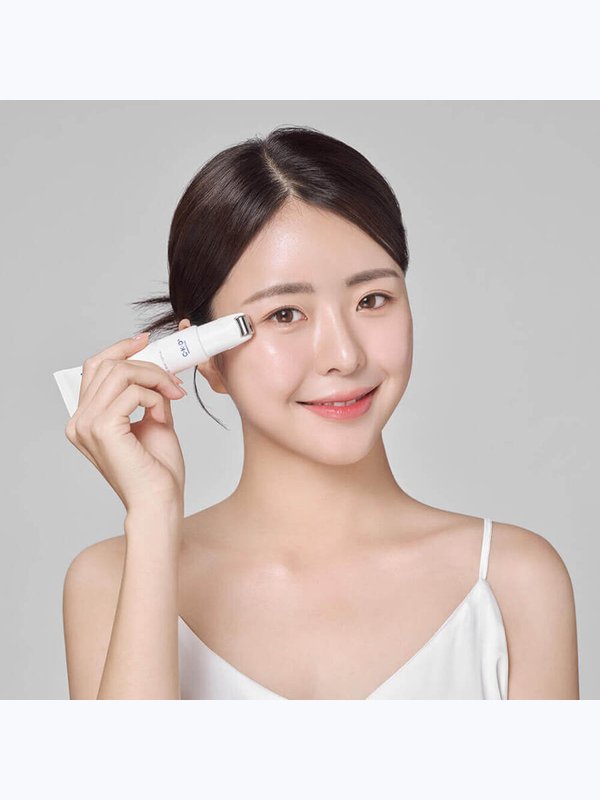 Антивозрастной крем для век с роликовым массажёром CKD Retinal 4X Guasha Eye Cream 30мл