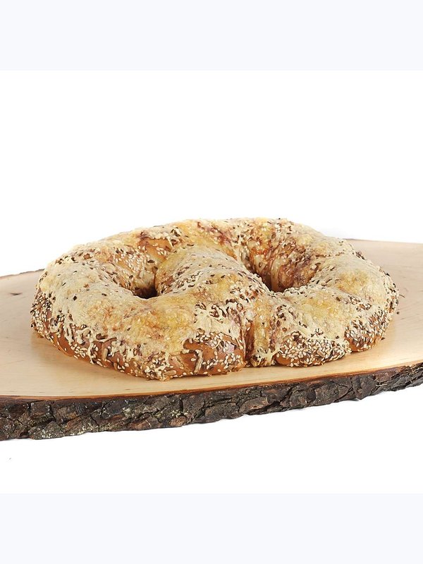 Svētku kliņģeris ar vistas gaļas, dārzeņu pildījumu ar sieru un sēkliņām (14.99 Eur/Kg)