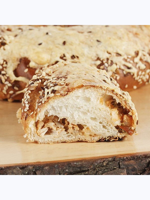 Svētku kliņģeris ar vistas gaļas, dārzeņu pildījumu ar sieru un sēkliņām (14.99 Eur/Kg)
