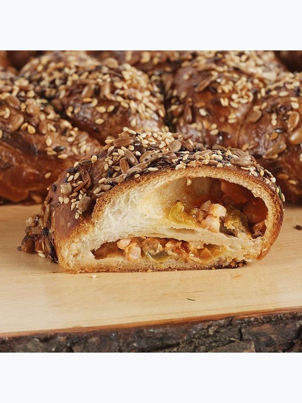Klasiskais kliņģeris ar šķiņķa gaļas, dārzeņu pildījumu un sēkliņām (11,99Eur/Kg)