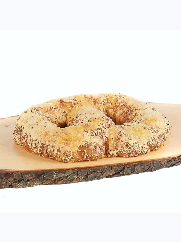 Svētku kliņģeris ar vistas girosa, dārzeņu pildījumu ar sieru un sēkliņām 14,99 Eur/Kg)