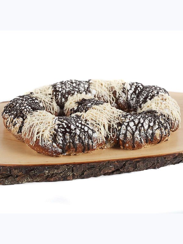 Svētku kliņģeris ar šokolādes biezpiena pildījumu ar drumstalām (13,99 Eur/Kg)