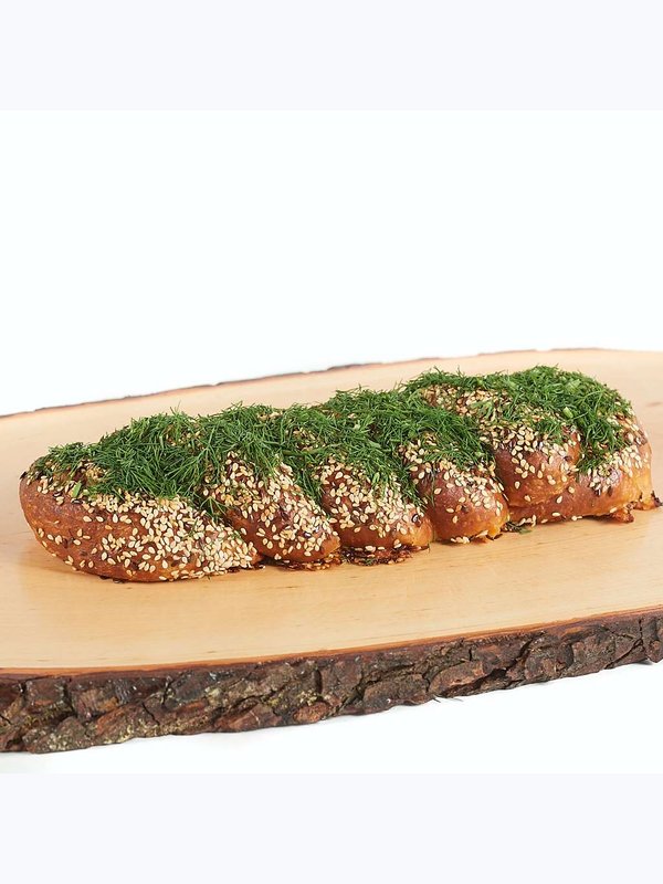 Svētku ar dārzeņu, tofu siera pildījumu ar sieru un sēkliņām