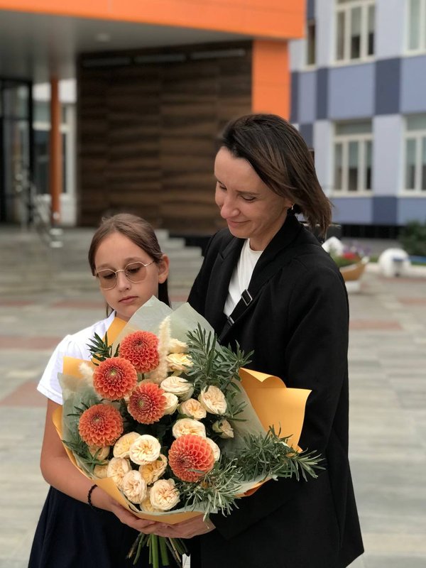Букет с георгинами
