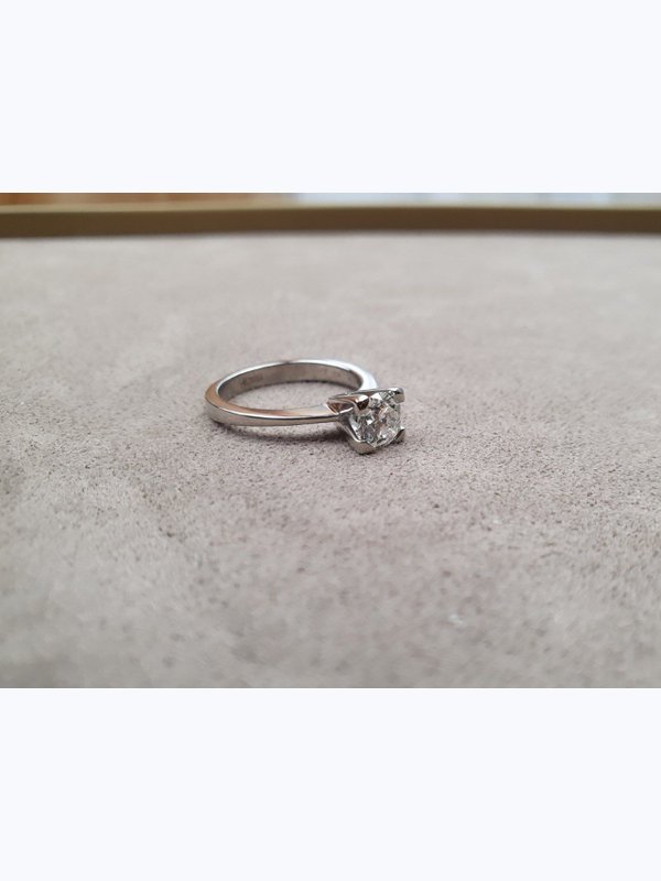 Кольцо с бриллиантом 0.8 Ct