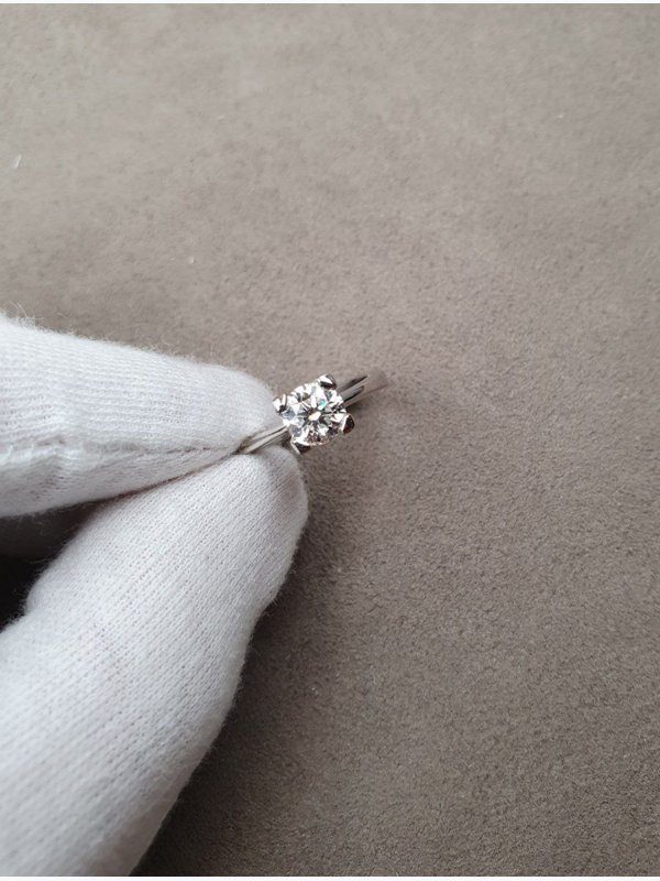 Кольцо с бриллиантом 0.8 Ct