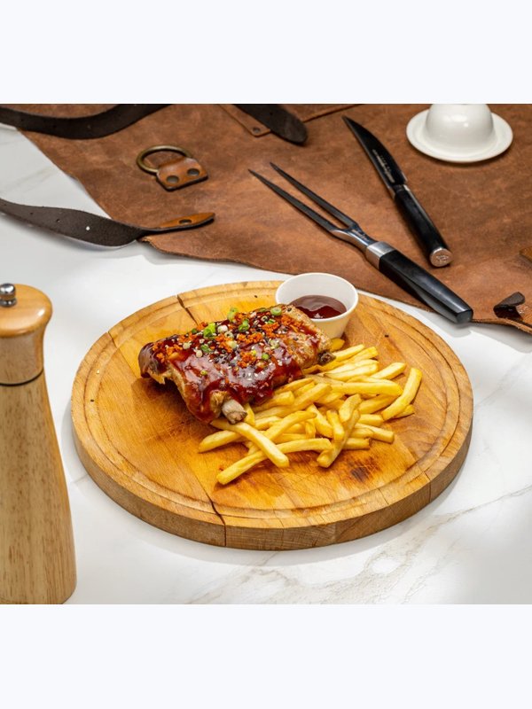 Свиные ребра BBQ с картофелем фри