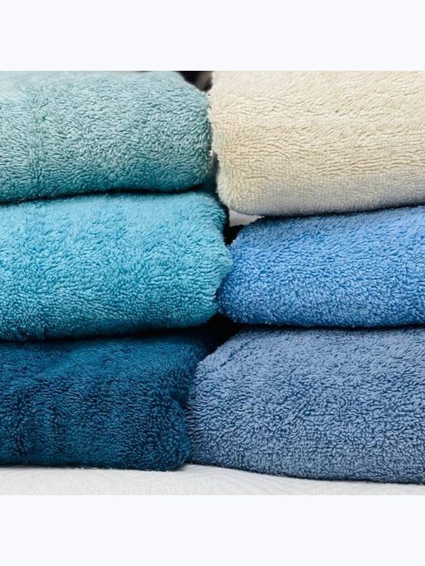 Махровое полотенце с петлёй Cotton Dreams плотностью 550 г/кв.м