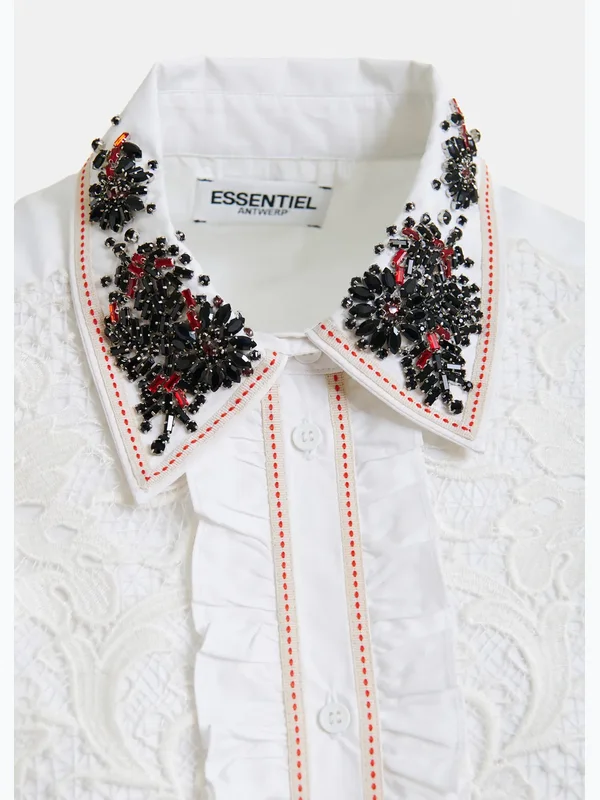 Рубашка белая с вышивкой Essentiel