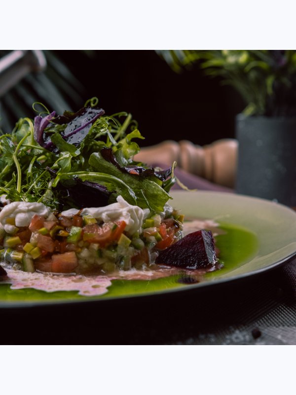 Тартар со страчателлой и овощами\ Tartare with stracchatella and vegetables