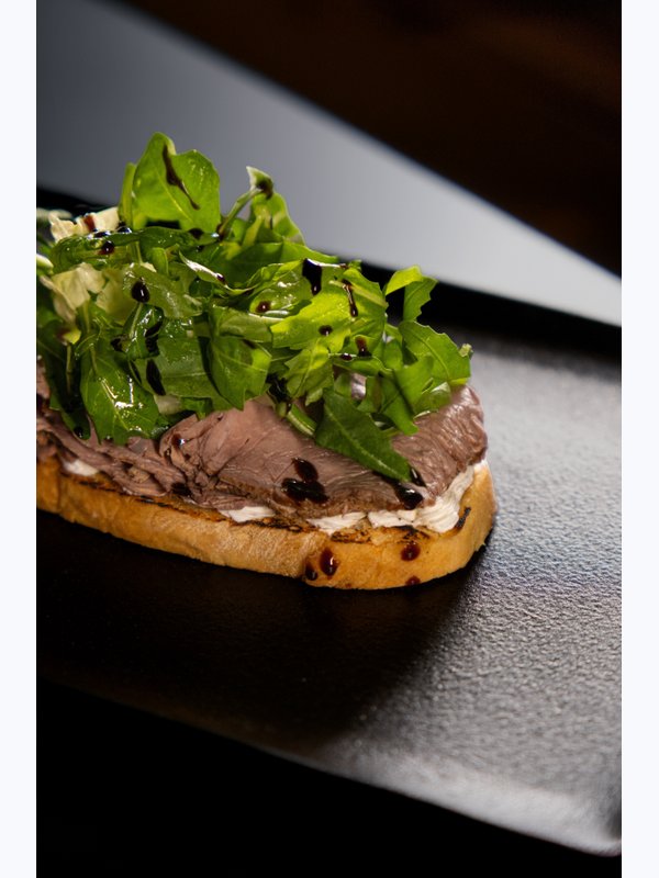 Брускетта с ростбифом\Roast beef bruschetta