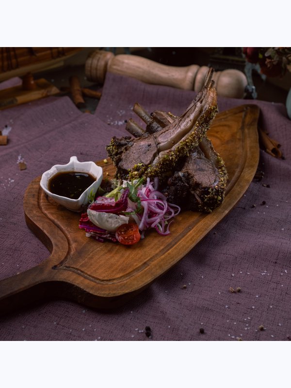 Каре барашка с фисташками / Rack of lamb with pistachios