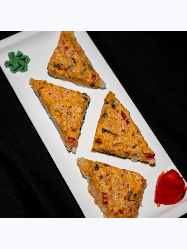 Суши-пицца с лососем / Sushi pizza with salmon