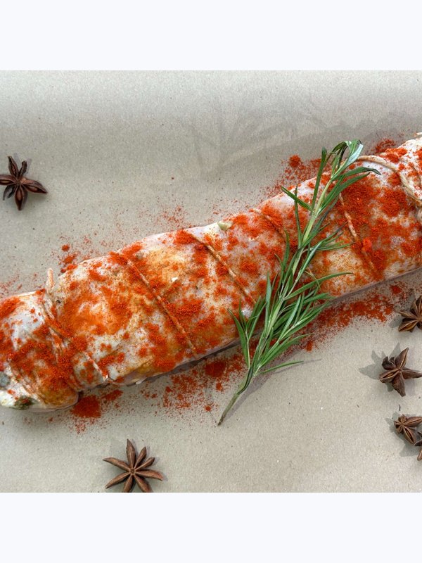 Рулет из курицы с сыром и копченостями