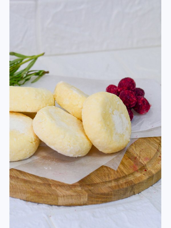 Сырники из творога с изюмом