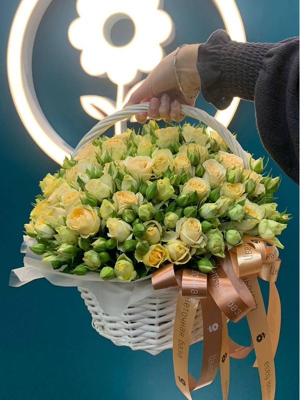 Корзина кустовых роз