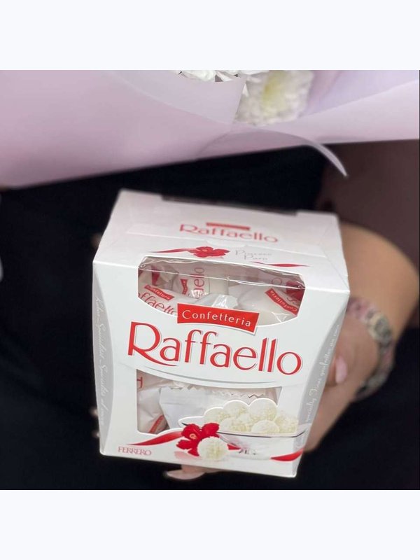 Букет белых хризантем с Rafaello