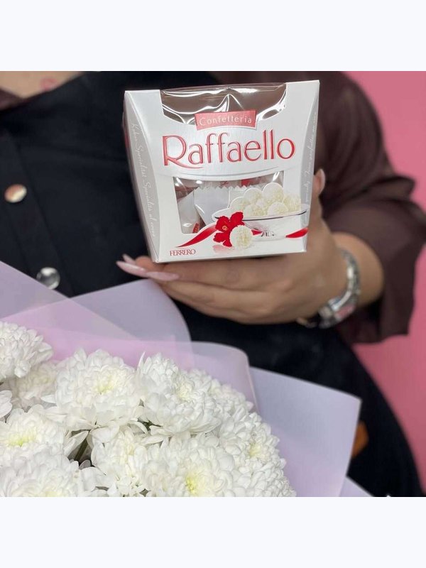 Букет белых хризантем с Rafaello