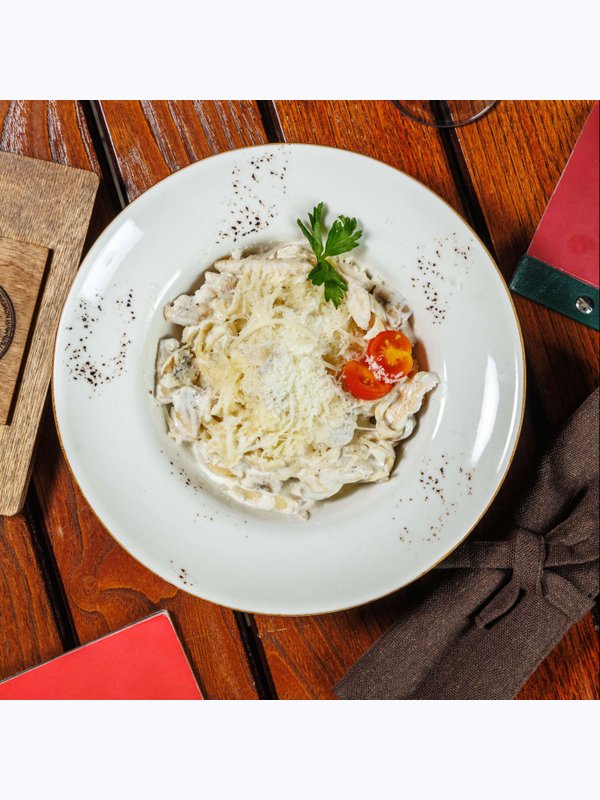 Фетучини с куриной грудкой и грибами
