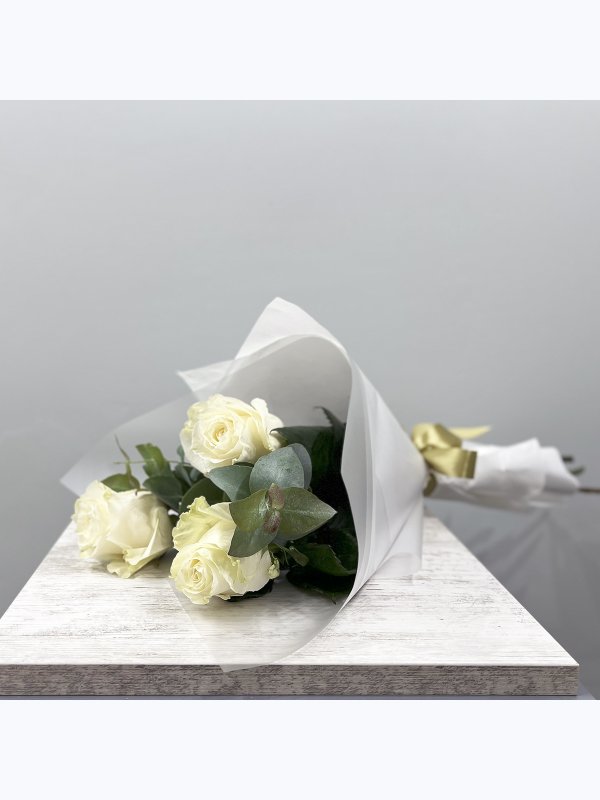 3 white roses