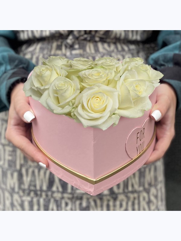 12 white roses in a pink box
