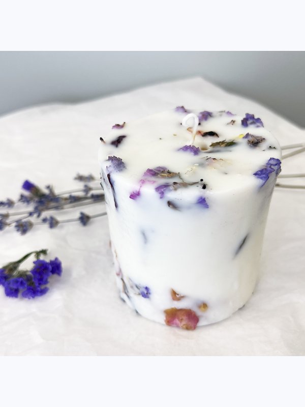 Botanical lilac candle