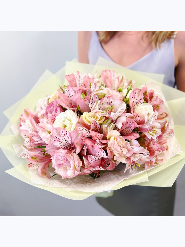 A mix of eustoma and alstroemeria