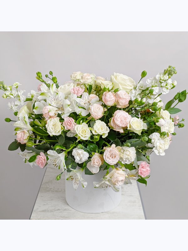 Composition with roses in a white box