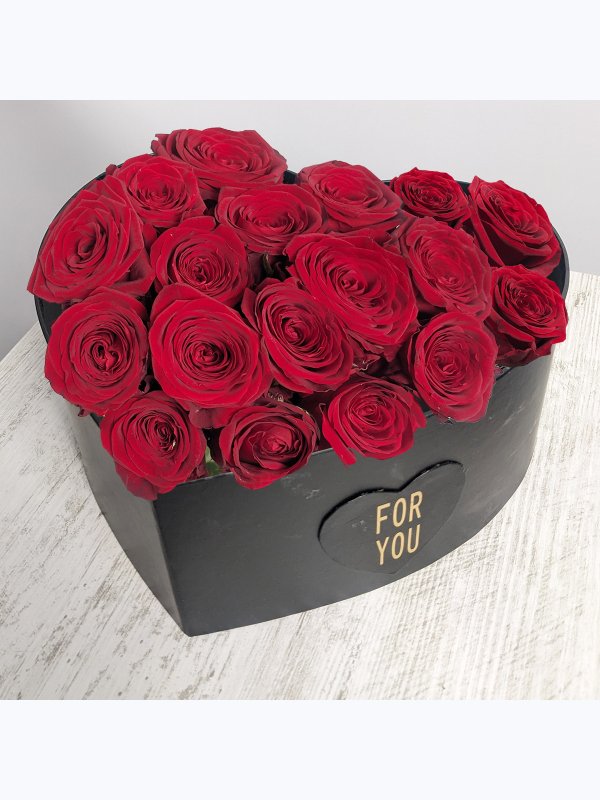 18 Red Roses in a black box