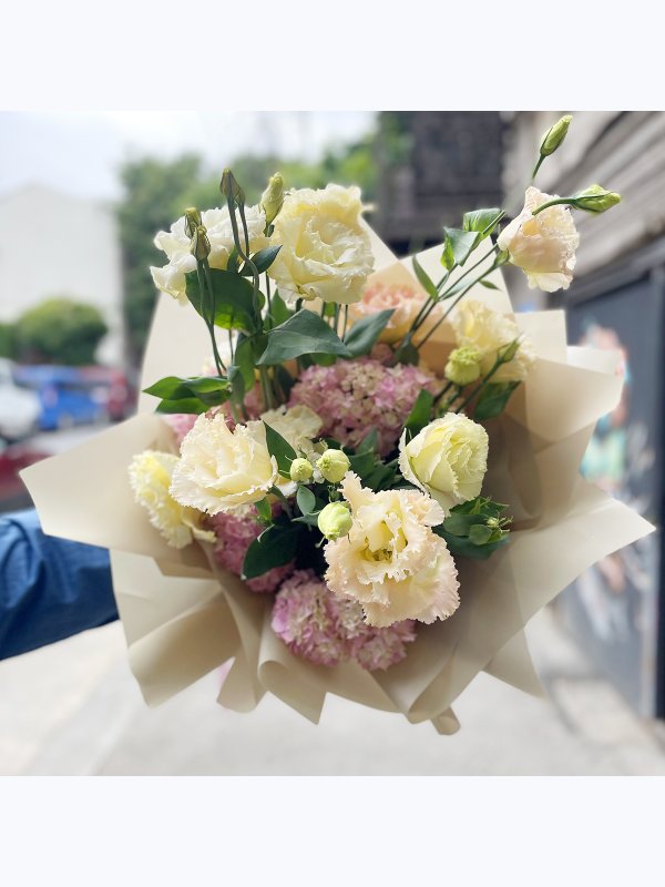 A bouquet of eustoma and hydrangea