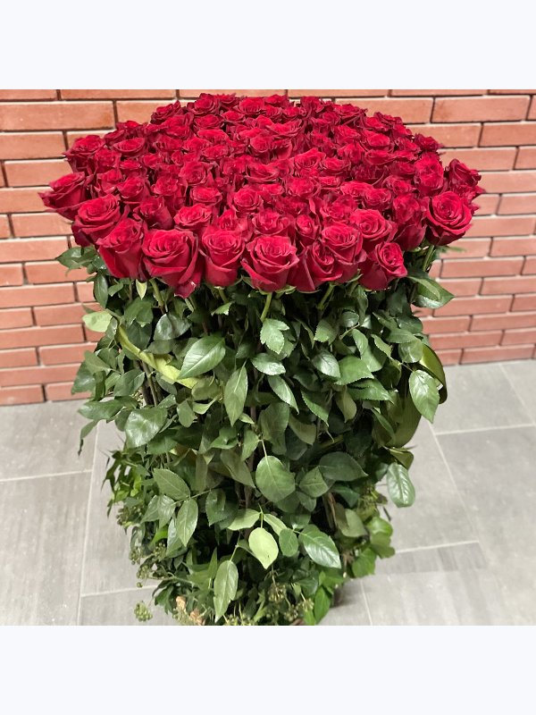 101 roses in a basket