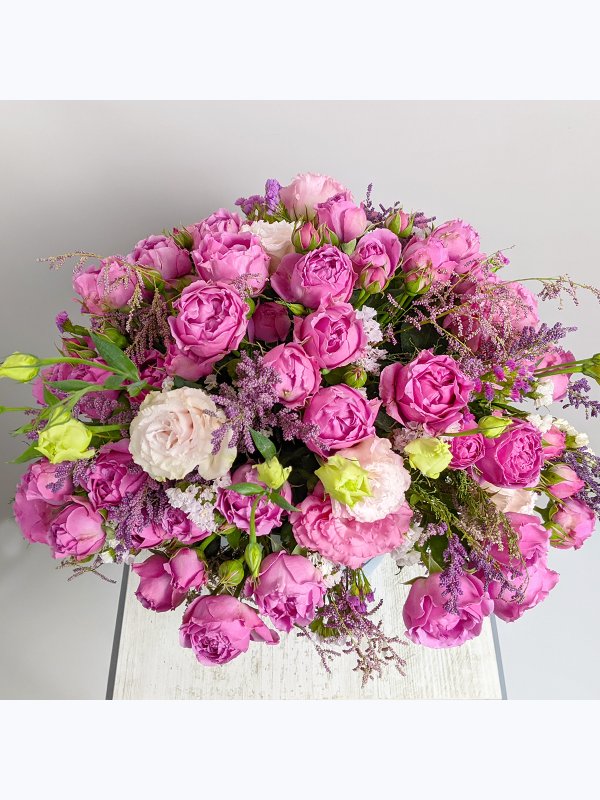 Composition with roses in a blue box