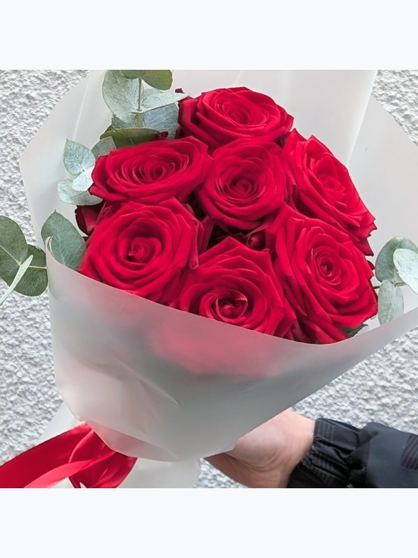 7 red roses