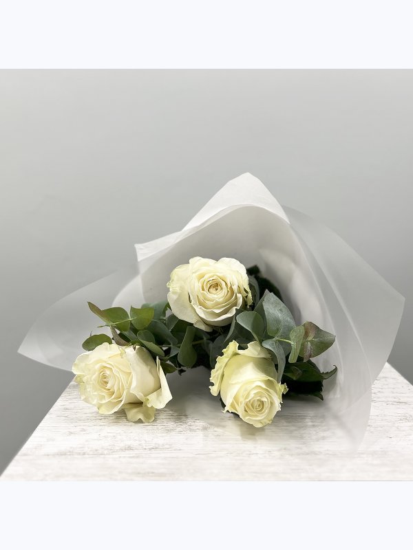 3 white roses