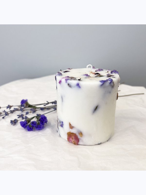 Botanical lilac candle