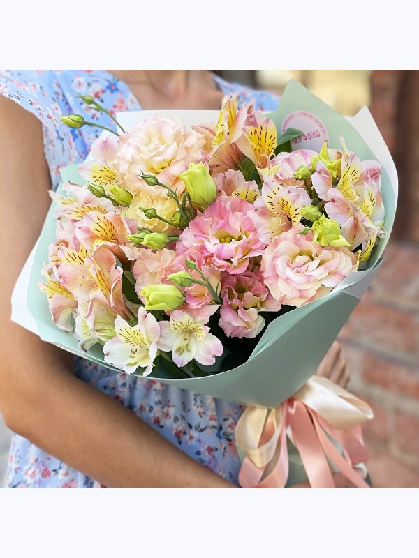 Alstroemeria with eustoma