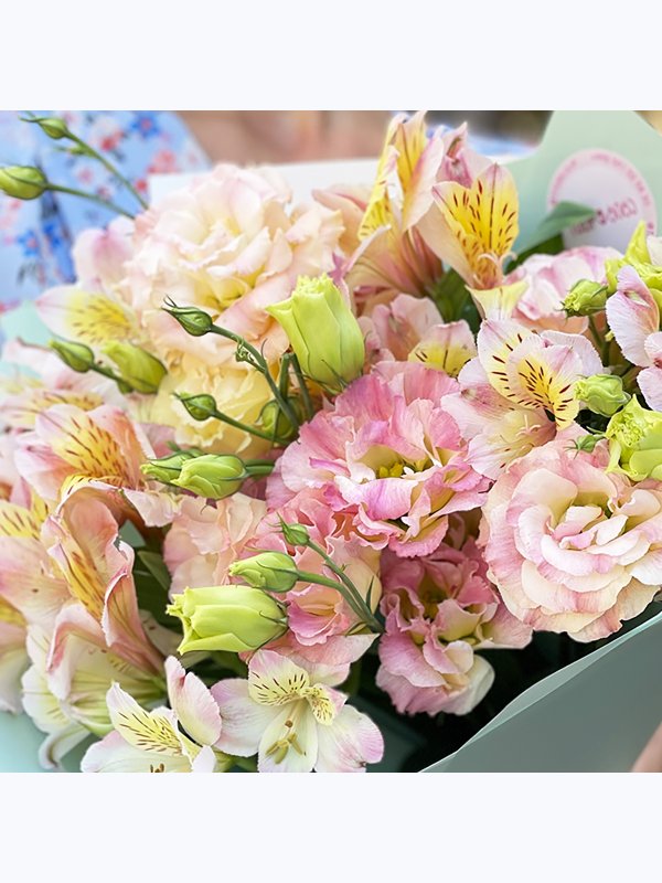 Alstroemeria with eustoma