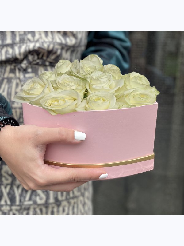 12 white roses in a pink box