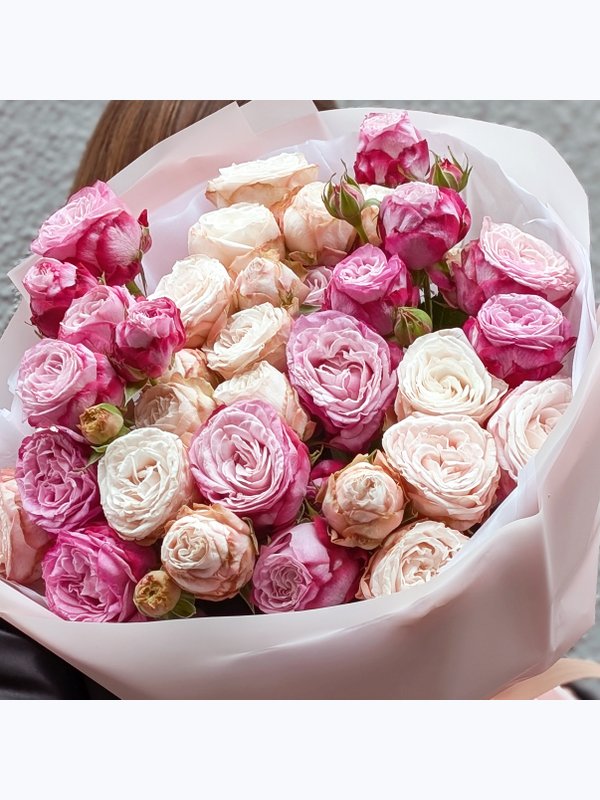 A bouquet of spray roses Bombastiki