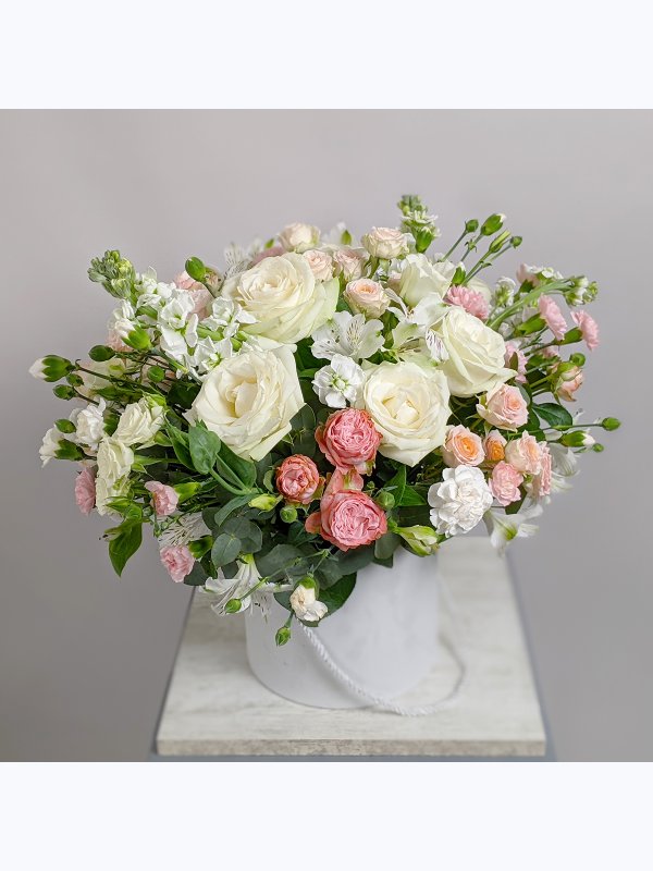 Composition with roses in a white box
