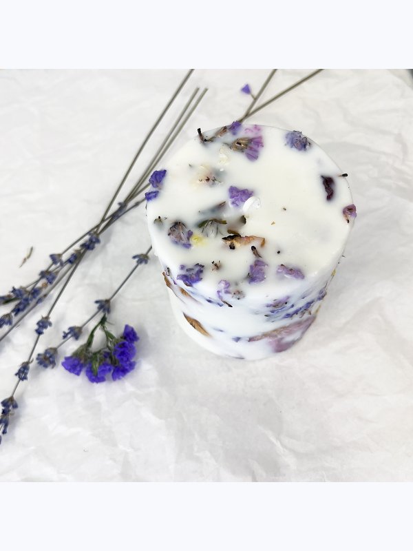 Botanical lilac candle