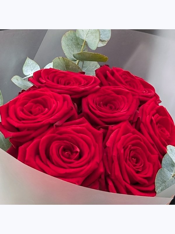 7 red roses