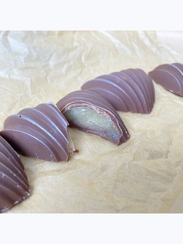 4 marzipan Candies