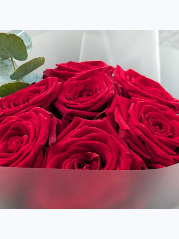 7 red roses