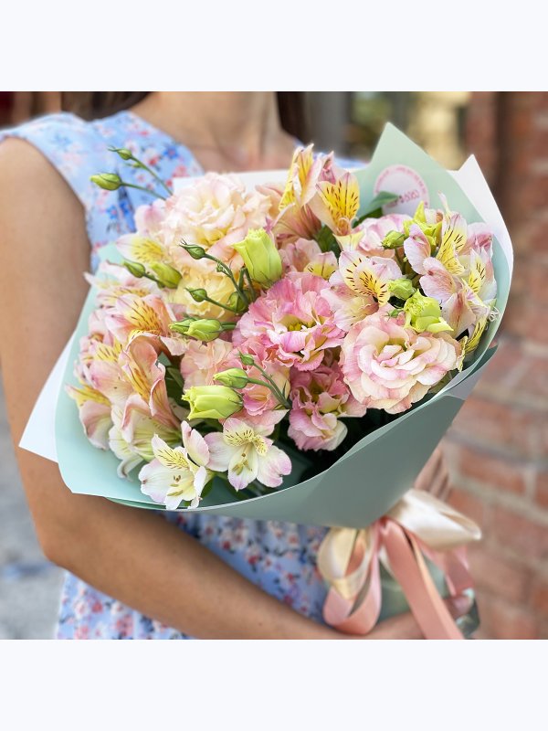Alstroemeria with eustoma