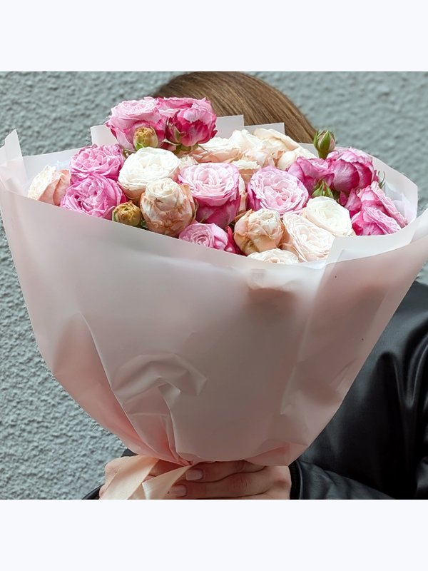A bouquet of spray roses Bombastiki