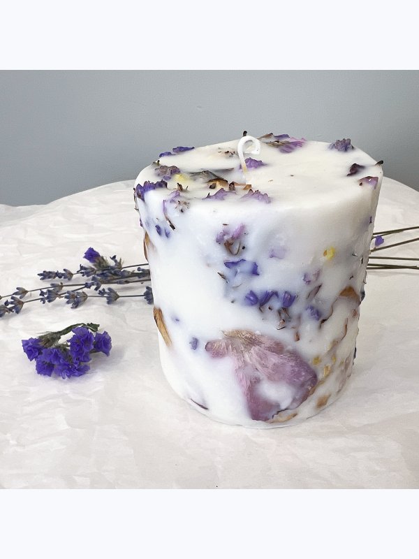 Botanical lilac candle