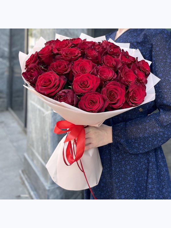 30 red roses